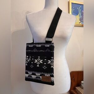 Dakine crossbody purse